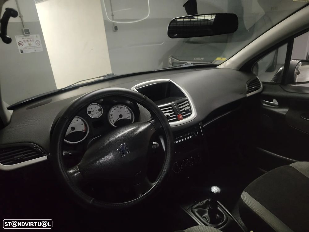 Peugeot 207 1.4 HDi Urban — fotografia 4