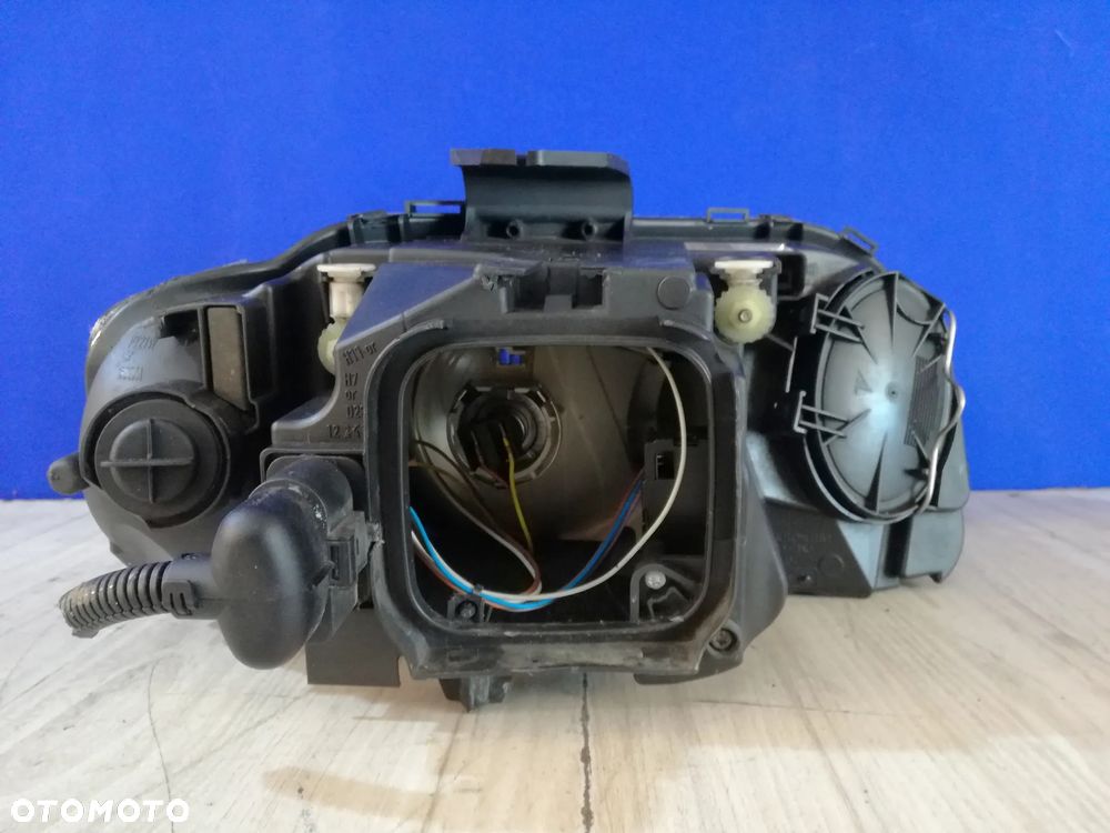 Audi A3 8P 03/08 lampa reflektor przód lewa Anglik - 5