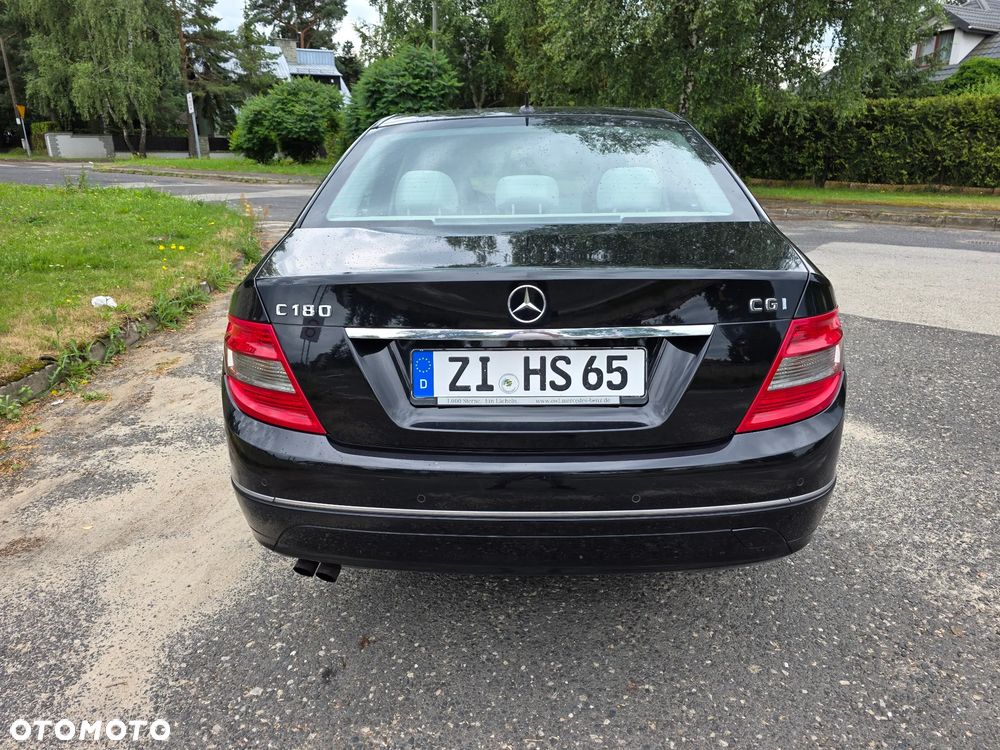Mercedes-Benz Klasa C 180 CGI Automatik BlueEFFICIENCY Avantgarde - 22