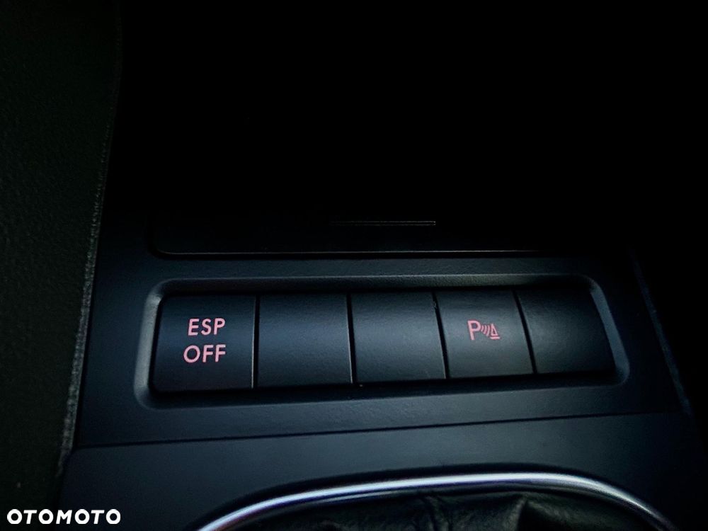 Volkswagen Golf 2.0 TDI DPF Trendline - 31