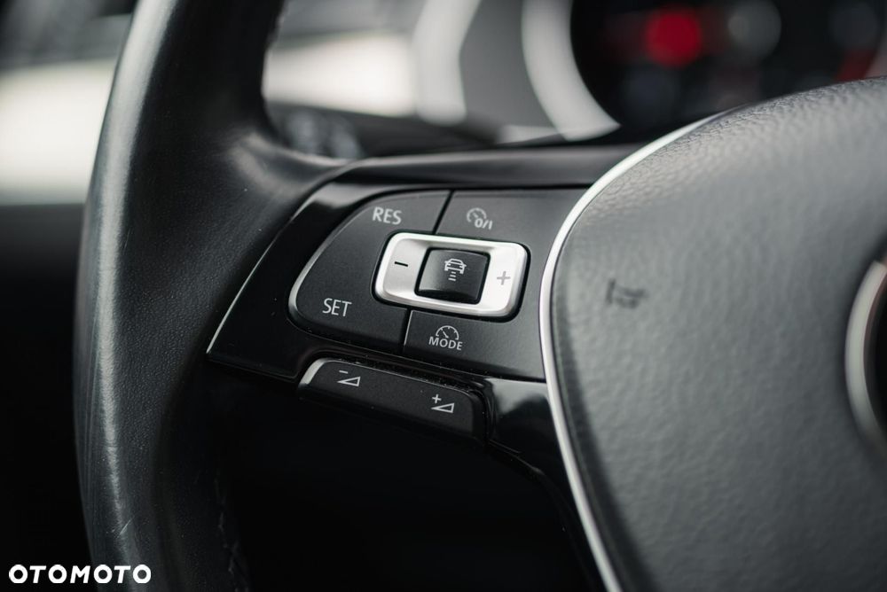 Volkswagen Passat - 24