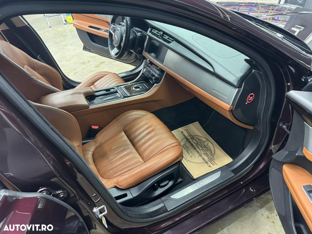 Jaguar XF 20d AWD Prestige - 3