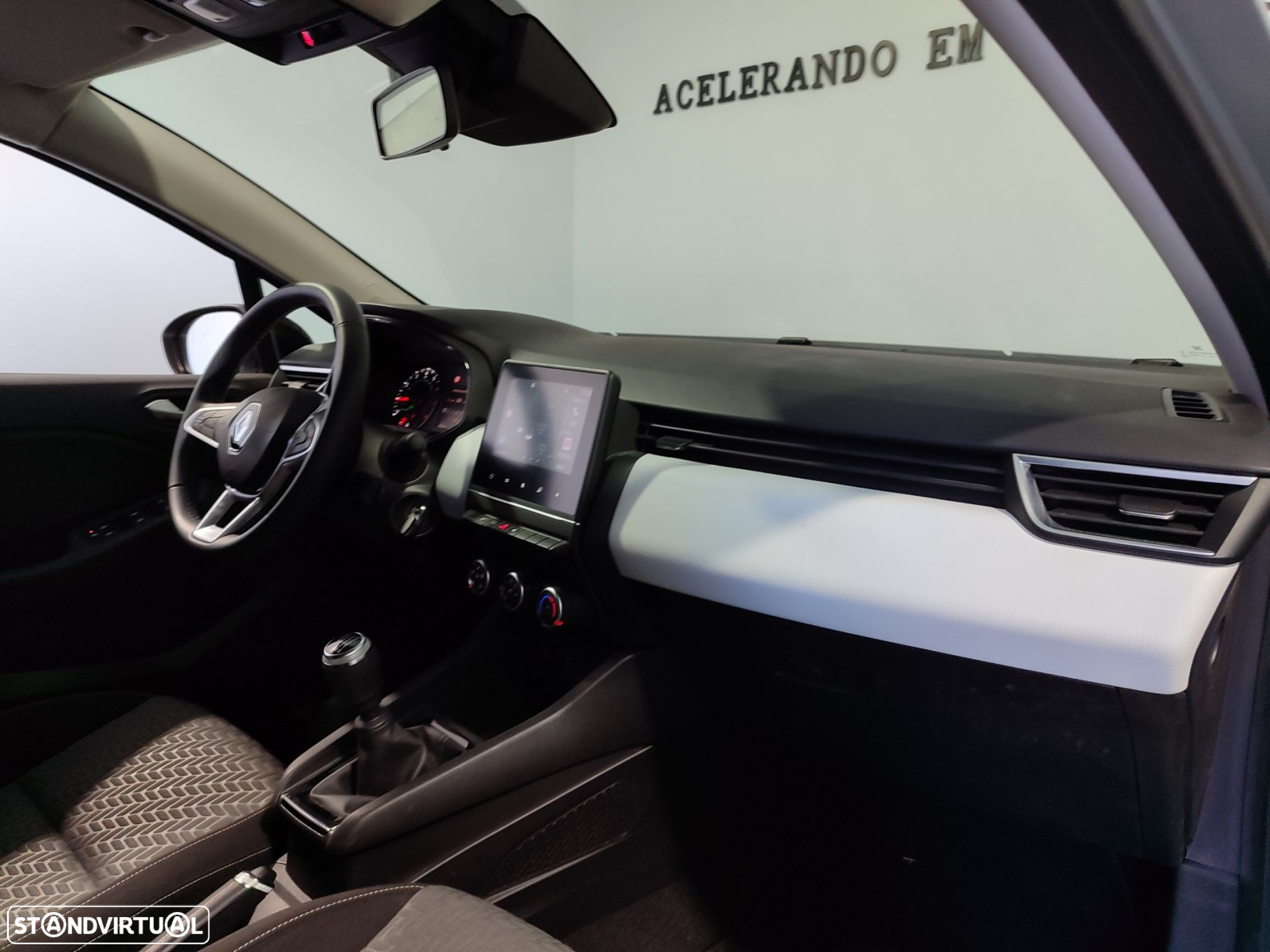 Renault Clio 1.0 TCe Techno Bi-Fuel - 18