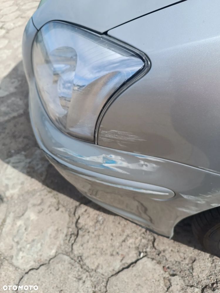 Toyota Avensis 2003 photo 3