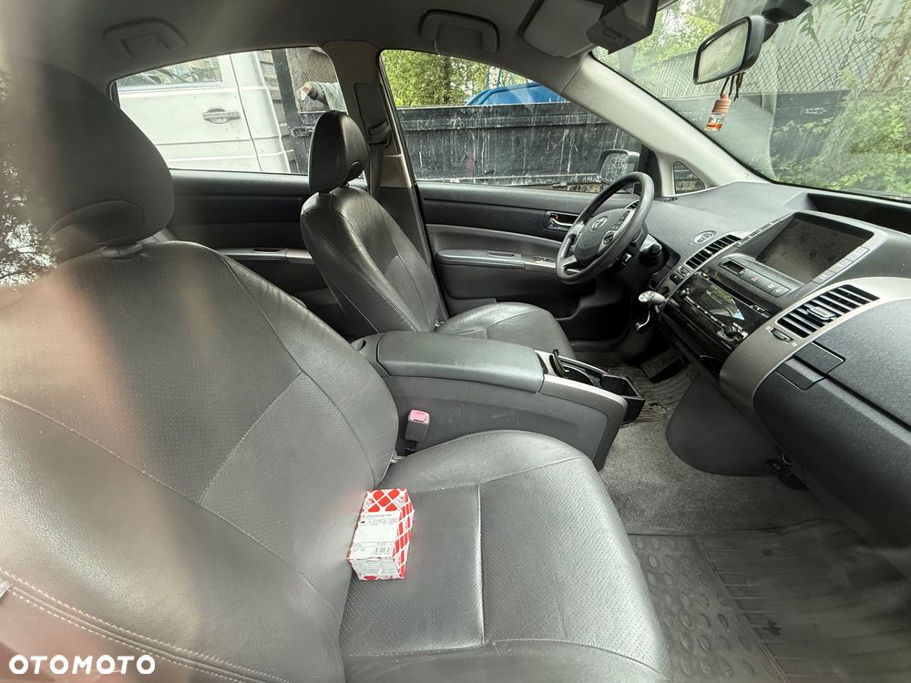 Toyota Prius - 4