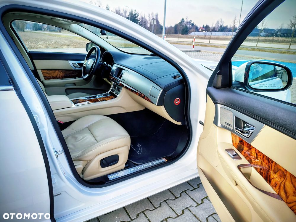 Jaguar XF 2.0 T Premium Luxury - 13