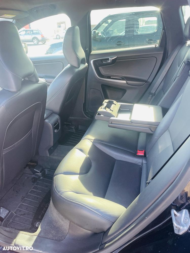 Volvo XC 60 D5 AWD Geartronic Kinetic - 10