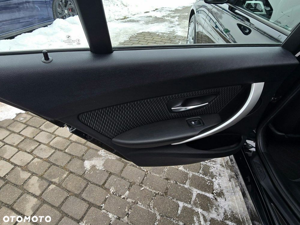 BMW Seria 3 318d - 25