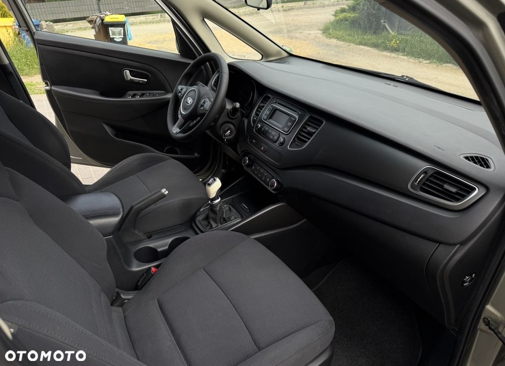 Kia Carens 1.7 CRDi M 7os - 13