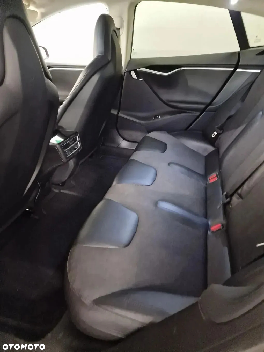 Tesla Model S 85 - 19
