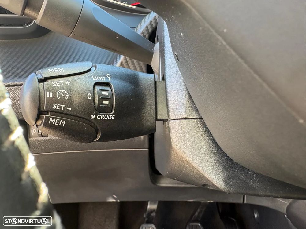 Peugeot 2008 1.2 PureTech Style - 18