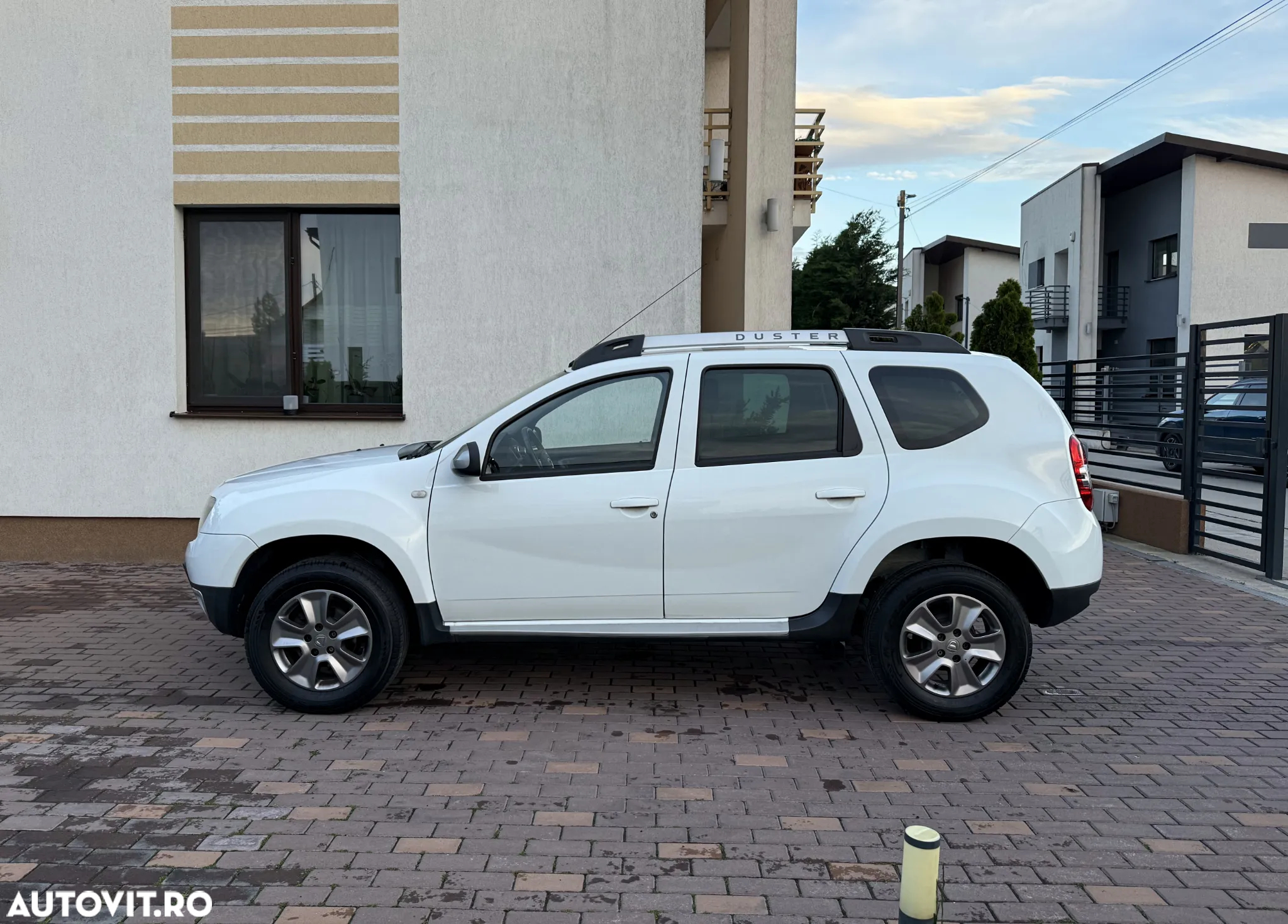 Dacia Duster 1.6 16V 4x2 Prestige - 4