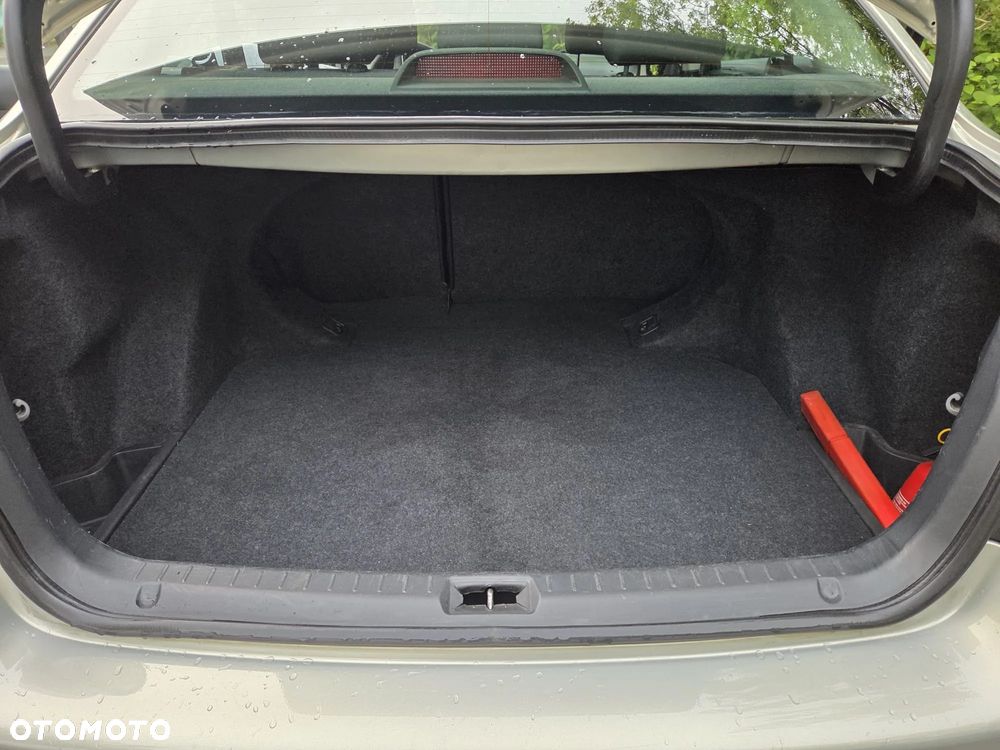 Toyota Avensis 1.8 VVT-i Luna - 2