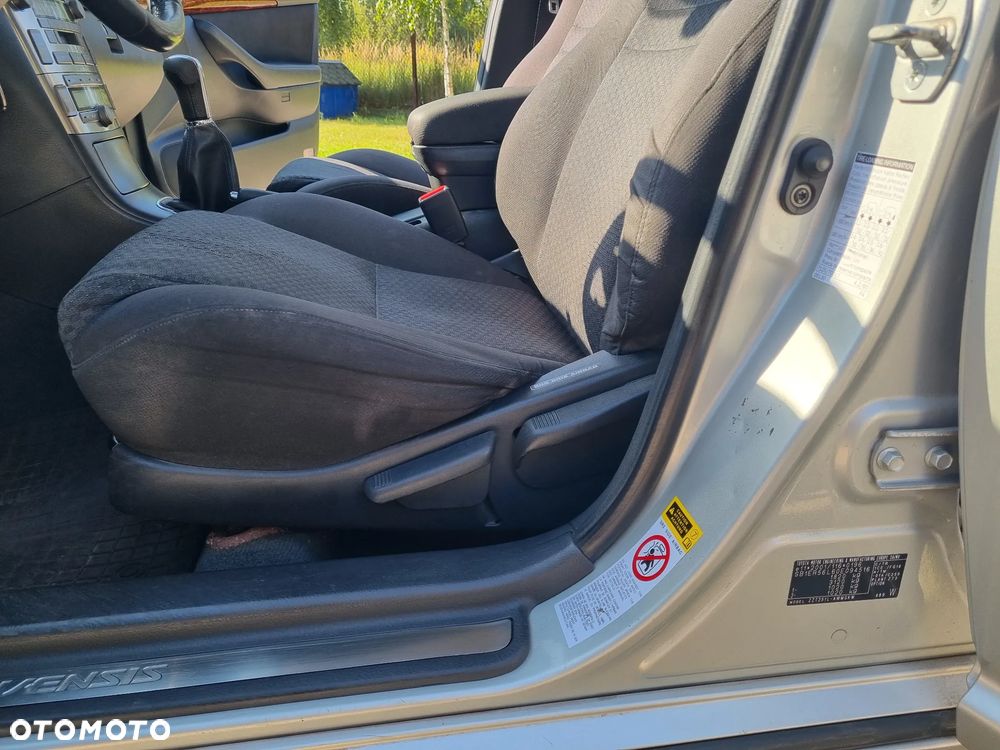 Toyota Avensis 1.8 VVT-i Combi - 11