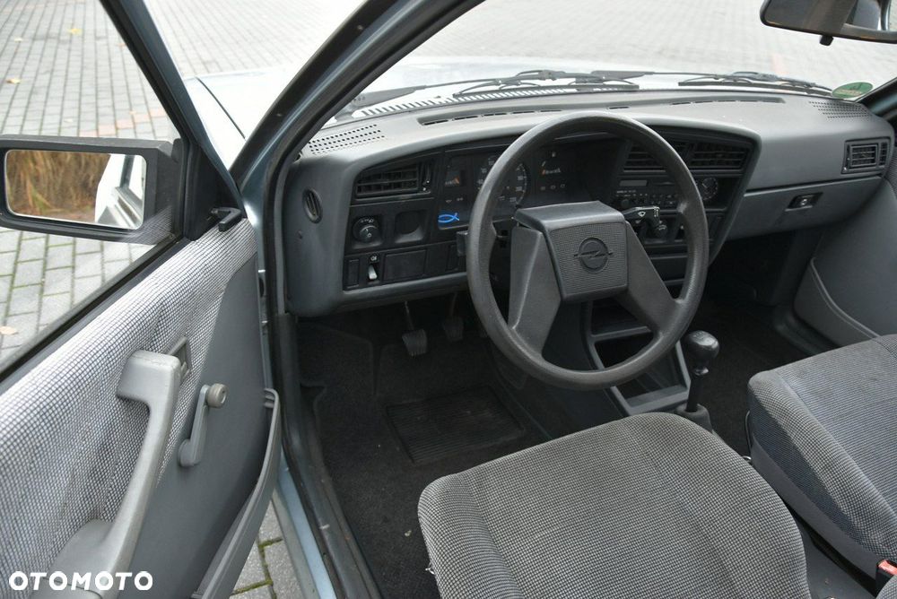 Opel Ascona 1.6 L - 12