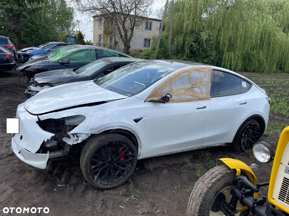 Tesla Model Y Long Range Dual Motor AWD - 4