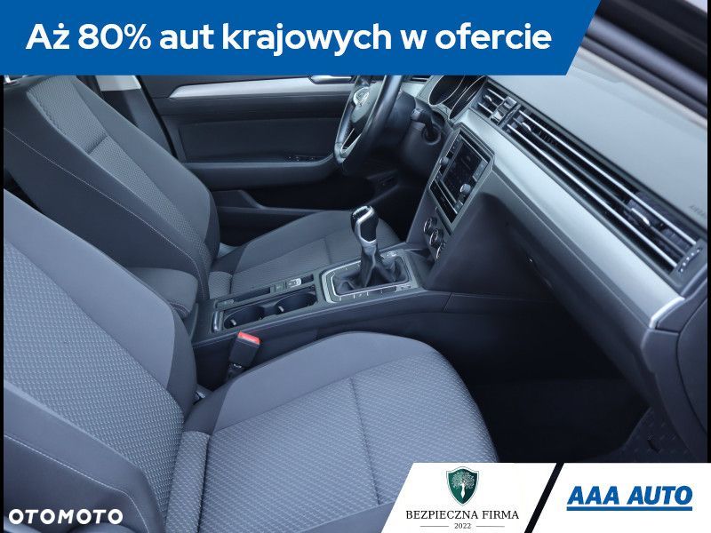 Volkswagen Passat - 10