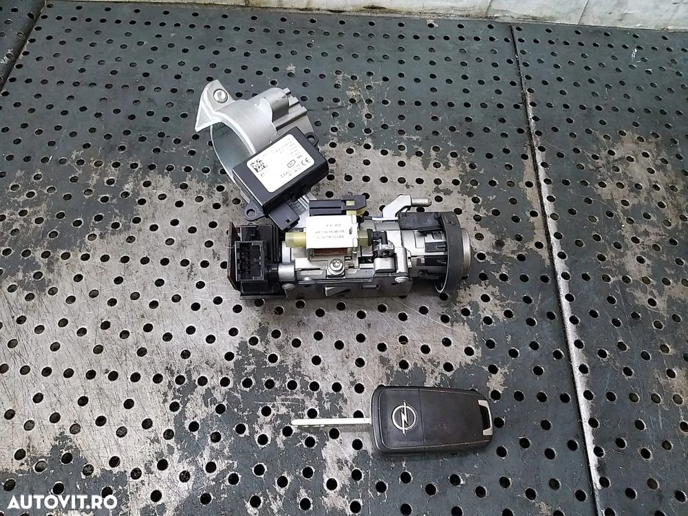 Contact auto cu cheie opel corsa e x15 13446130 13364322 - 1