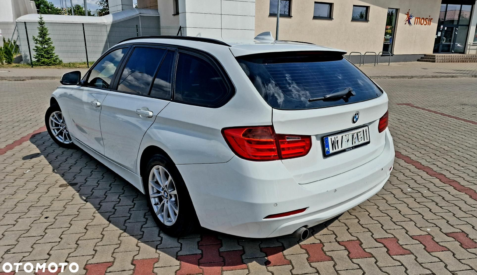 BMW Seria 3 318d Touring - 10