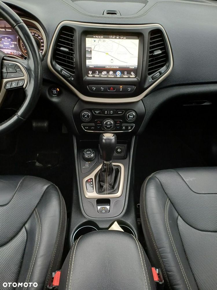 Jeep Cherokee - 26