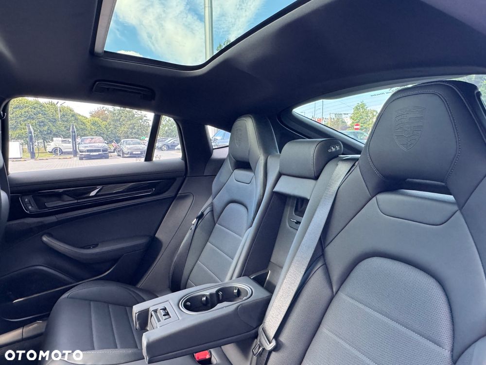 Porsche Panamera 4 E-Hybrid PHEV - 16