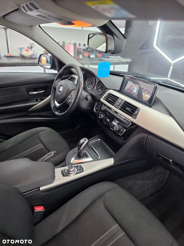 BMW Seria 3 320i - 12