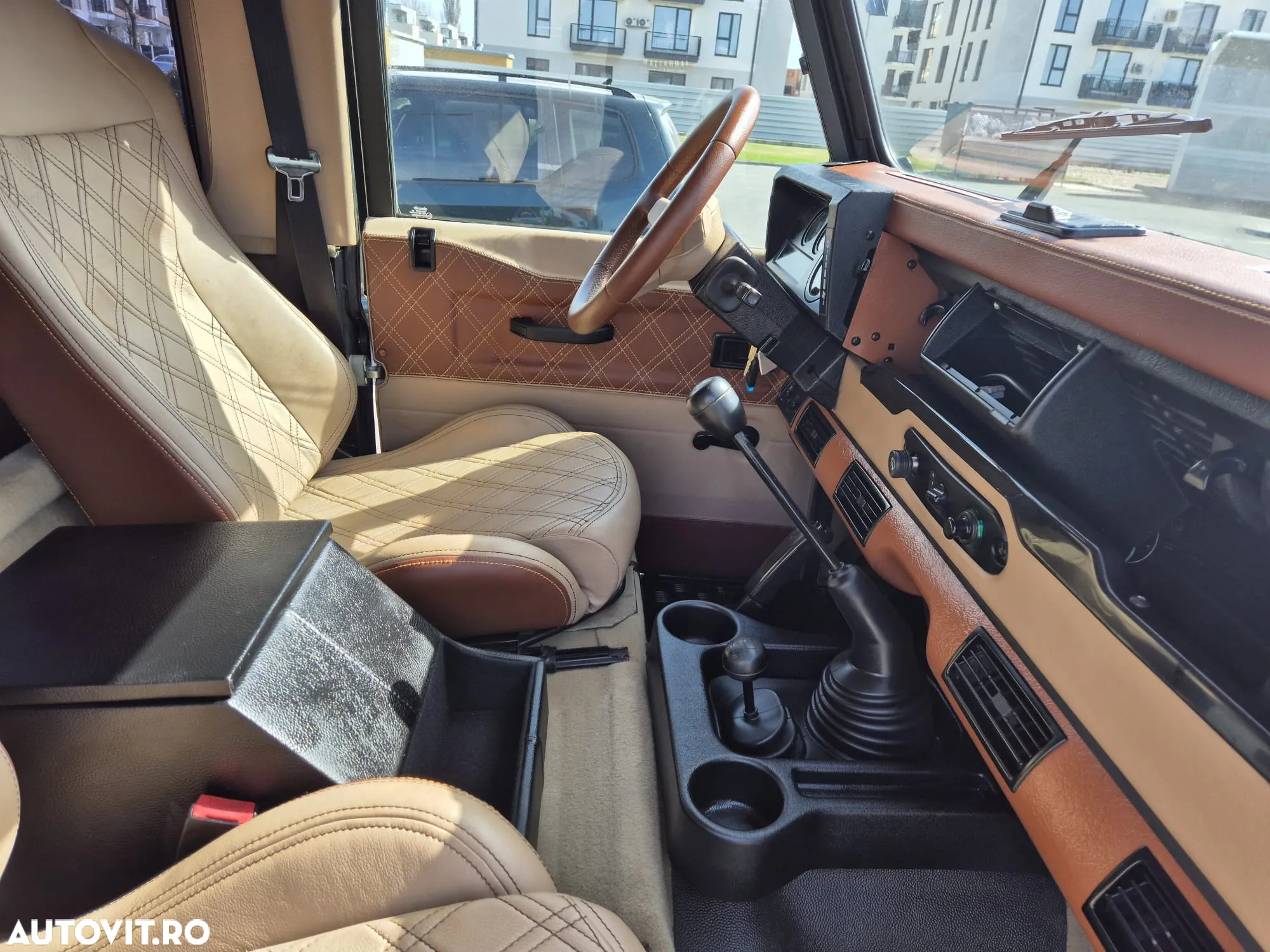 Land Rover Defender 90 County SW - 9