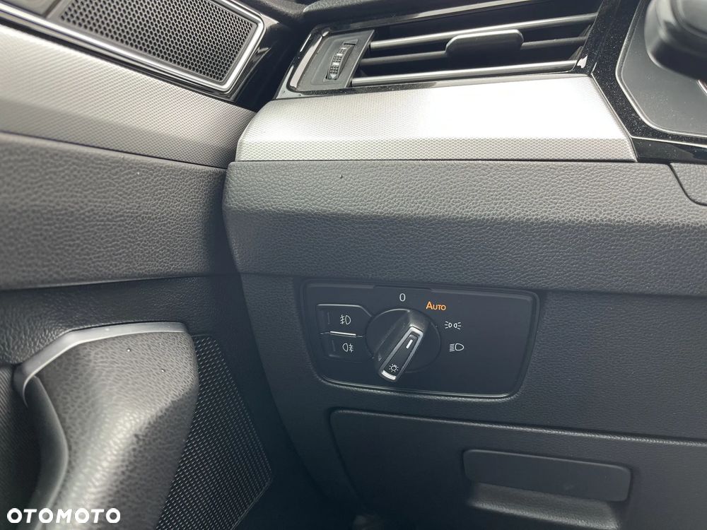 Volkswagen Passat Variant 1.4 TSI BMT ACT Comfortline - 24
