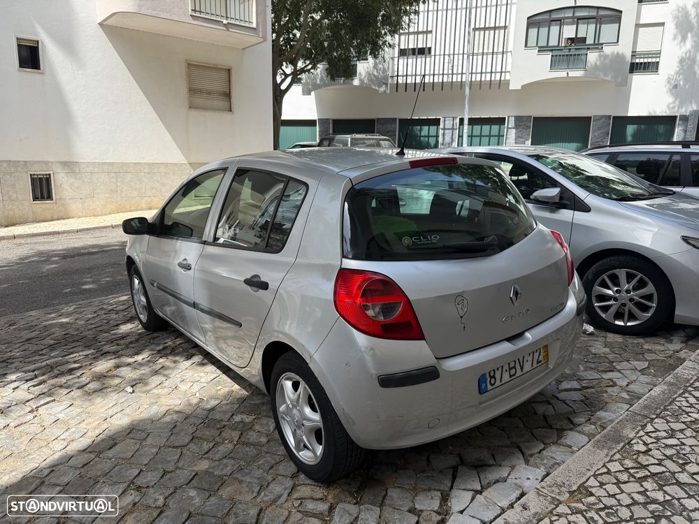 Renault Clio 1.2 16V Confort - 4