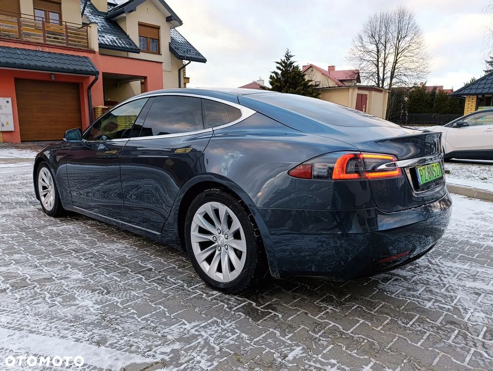 Tesla Model S - 2