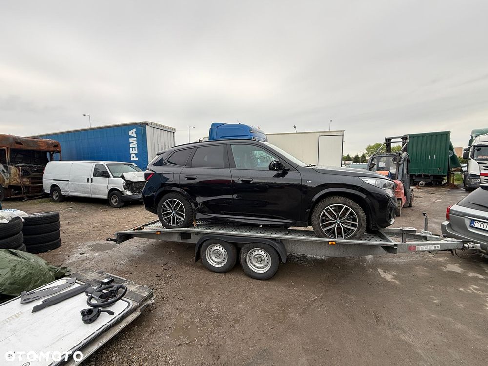 BMW iX1 xDrive30 M Sportpaket - 6