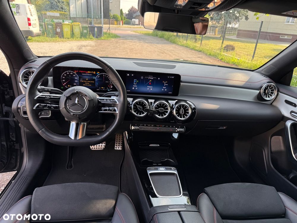 Mercedes-Benz CLA 250 e 8G-DCT AMG Line - 34