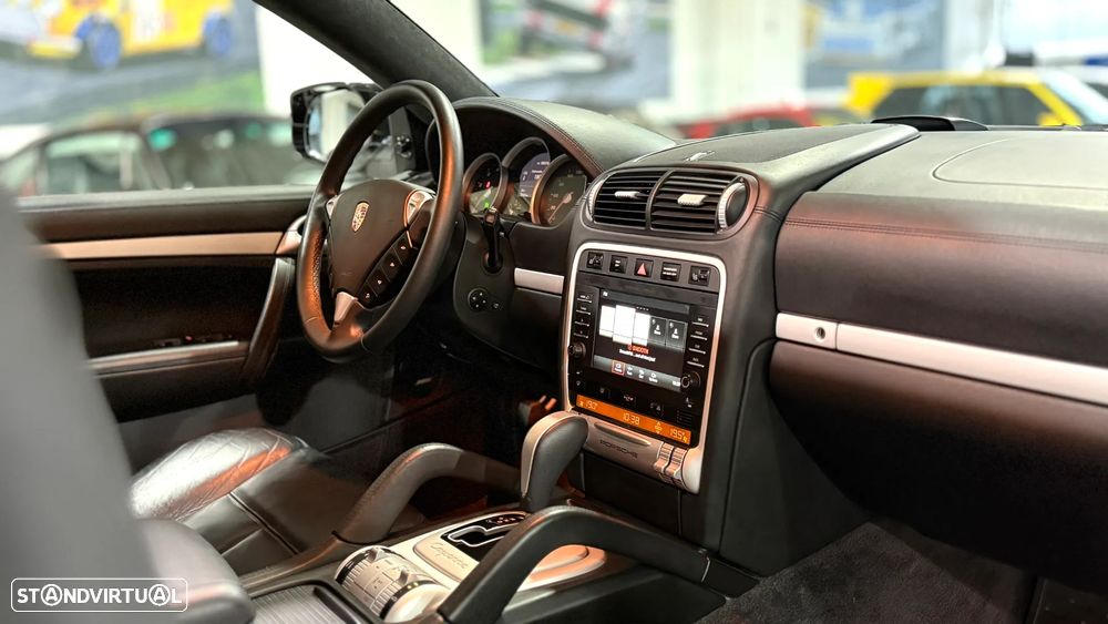 Porsche Cayenne Turbo - 13