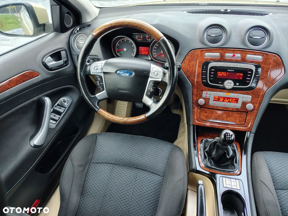 Ford Mondeo 2.0 Ghia X100 / X - 22