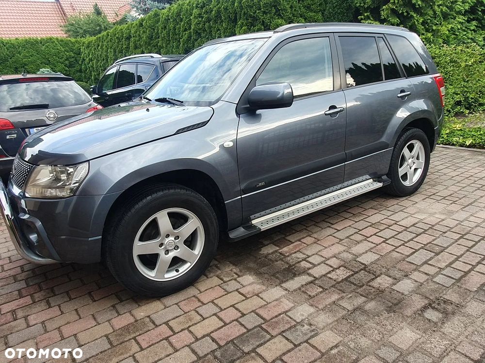 Suzuki Grand Vitara 2.0 Comfort + Family - 2