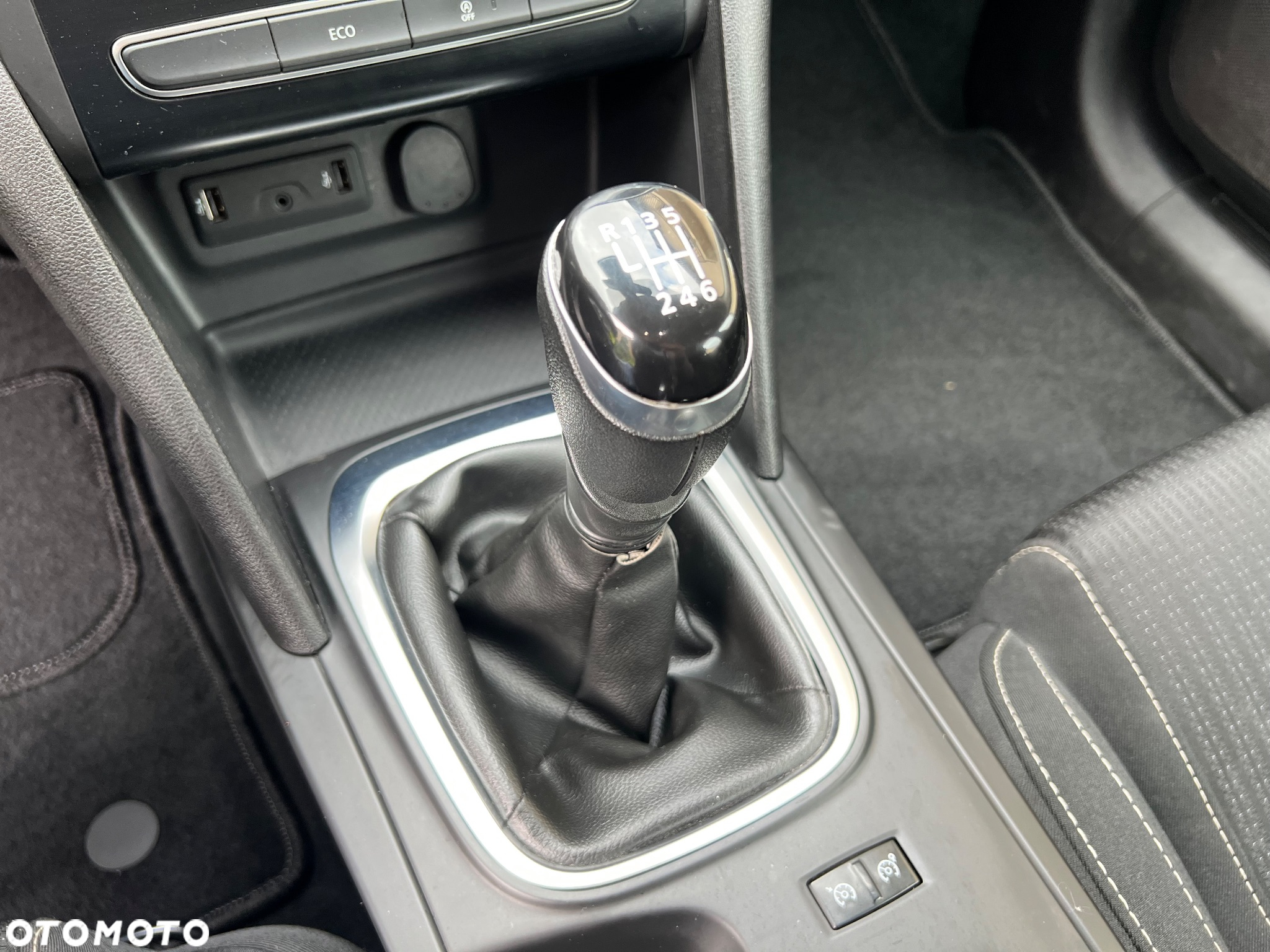 Renault Megane Grandtour ENERGY TCe 100 EXPERIENCE - 22