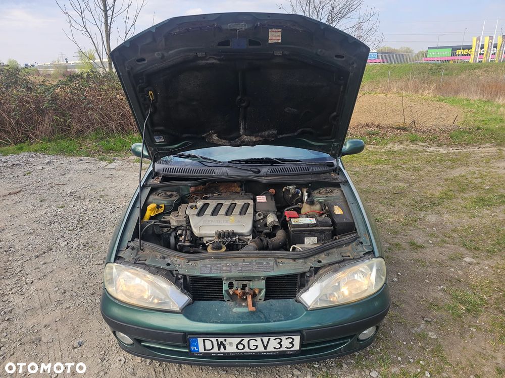 Renault Megane 1.6 - 8
