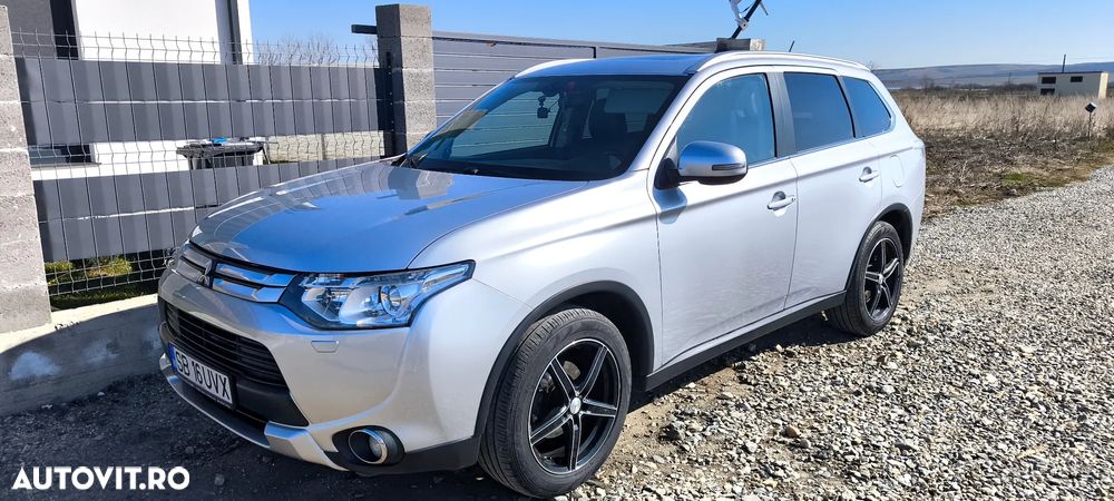 Mitsubishi Outlander - 1