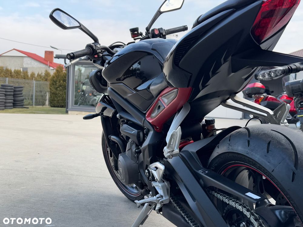 Triumph Street Triple - 24