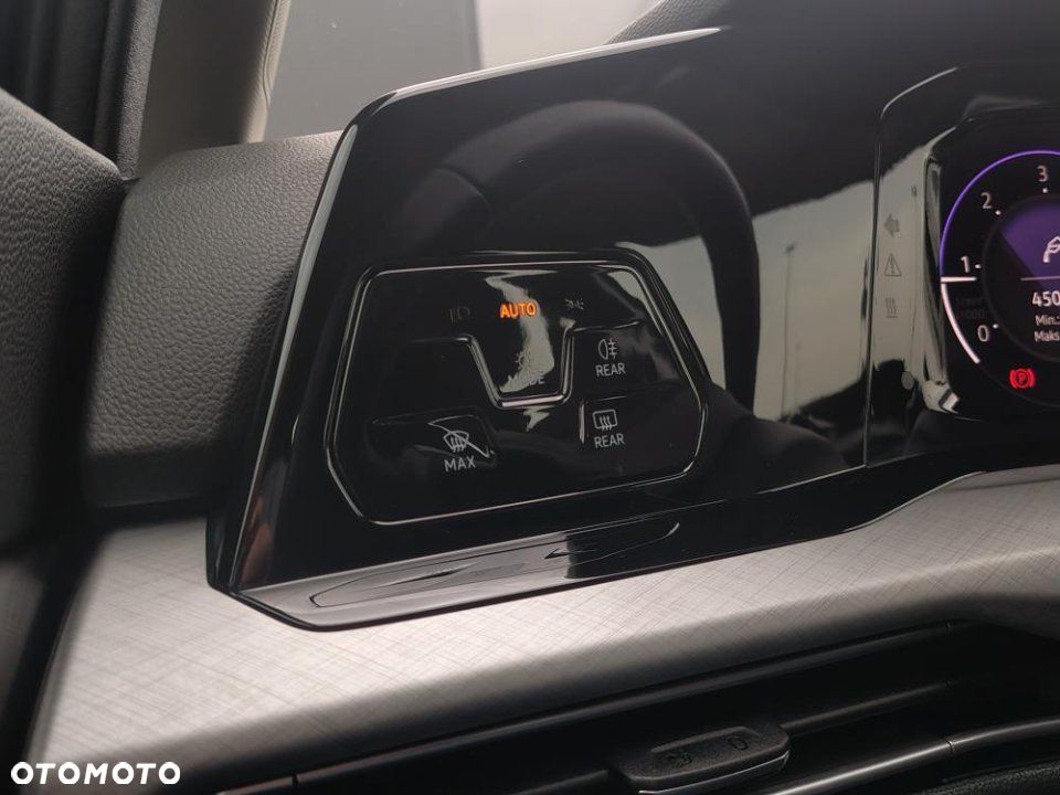 Volkswagen Golf - 22