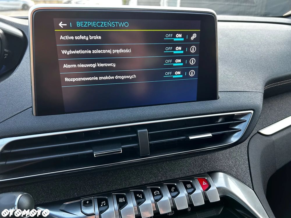 Peugeot 3008 1.6 PureTech HYbrid4 GT Line S&S EAT8 - 27