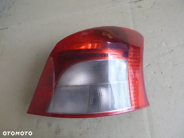 LAMPA PRAWY TYŁ PRAWA TYLNA TOYOTA YARIS II 5D 05-09 - 2