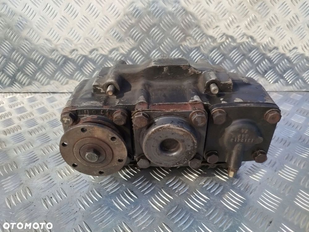 PRZYSTAWKA ODBIORU MOCY DAF XF 106 - 2