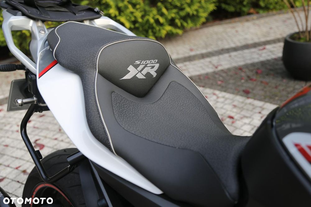 BMW XR - 18