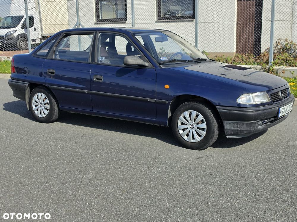 Opel Astra 1.4 GL - 4