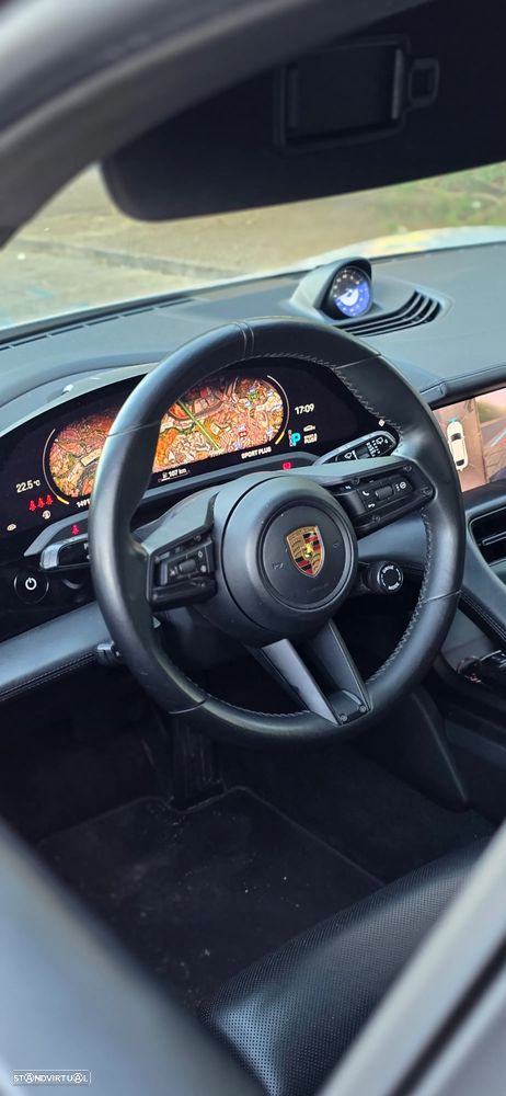 Porsche Taycan Cross Turismo 4 - 18