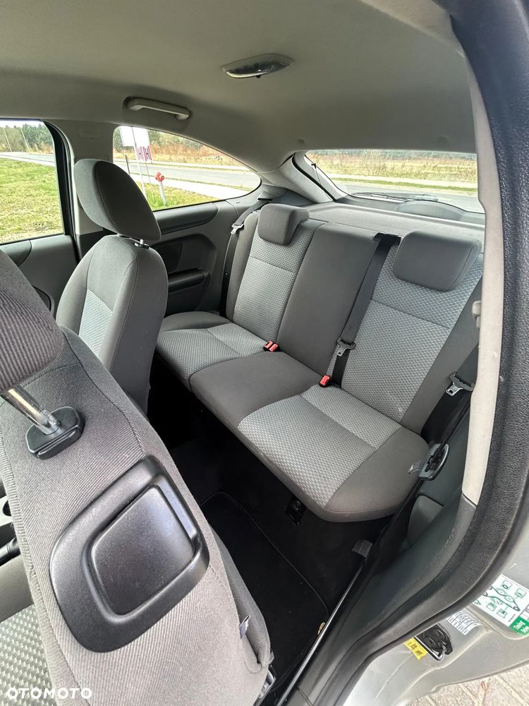Ford Focus 1.6 16V Trend - 8