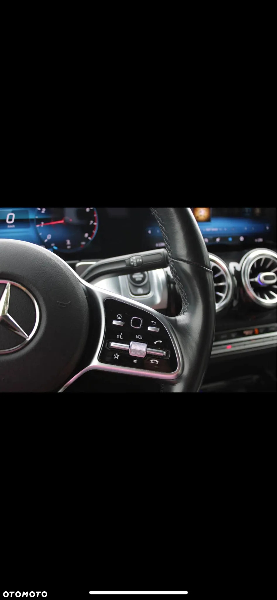 Mercedes-Benz GLB 250 4-Matic AMG Line 8G-DCT - 32