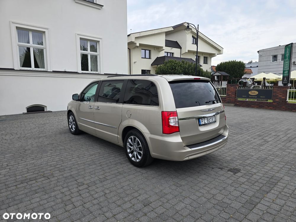Chrysler Town & Country 3.6 Limited - 12