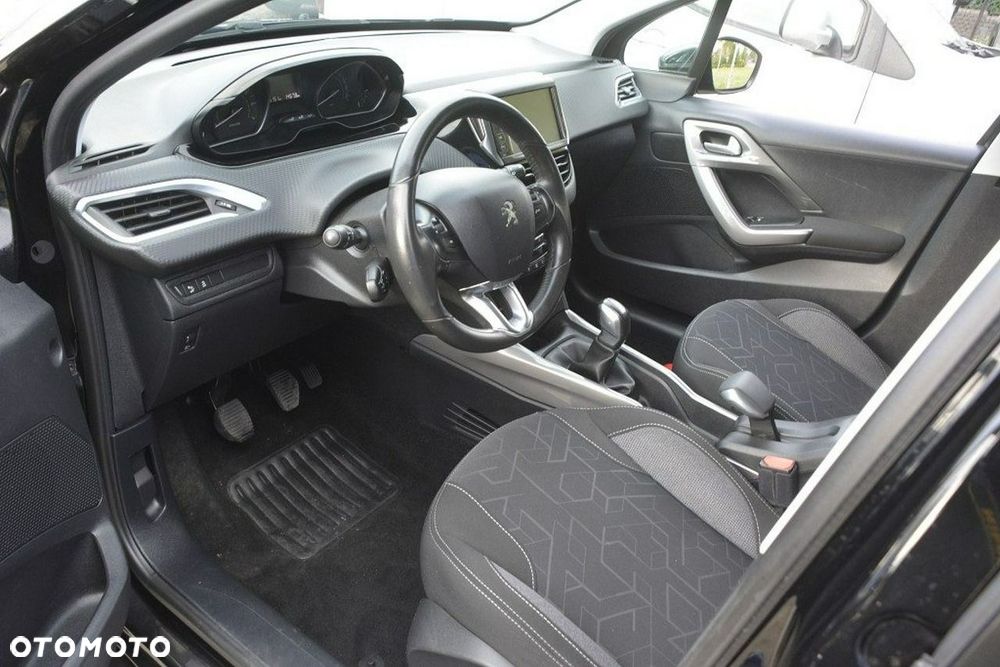 Peugeot 2008 1.2 Pure Tech Style EU6 - 16